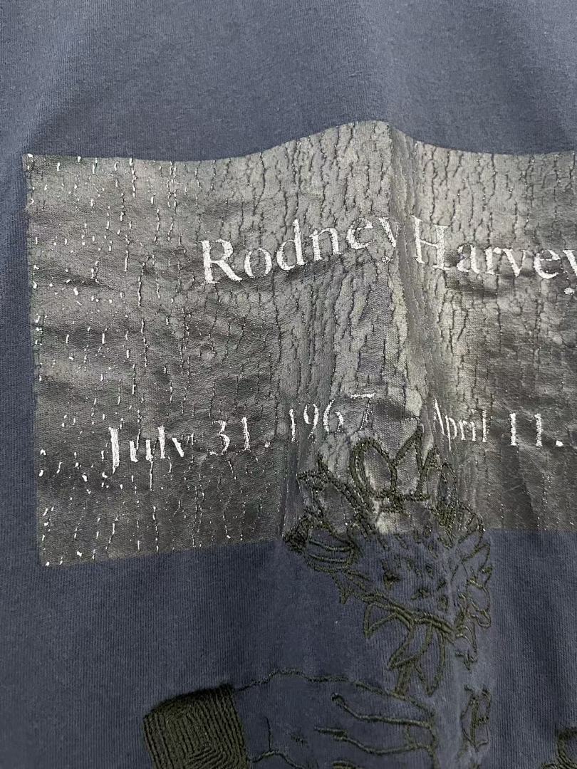 Play Hollywood Rodney Harvey Memorial Portrait Print Distressed Cropped Tee